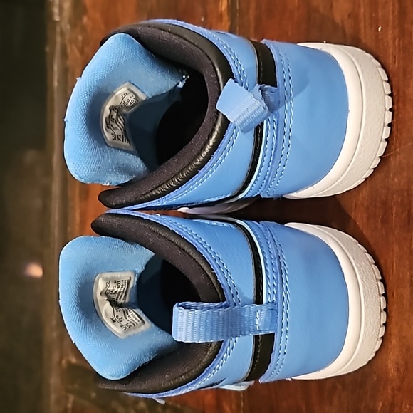LIKE NEW! Jordan Sky Jordan 1 sneakers! - Picture 4 of 4